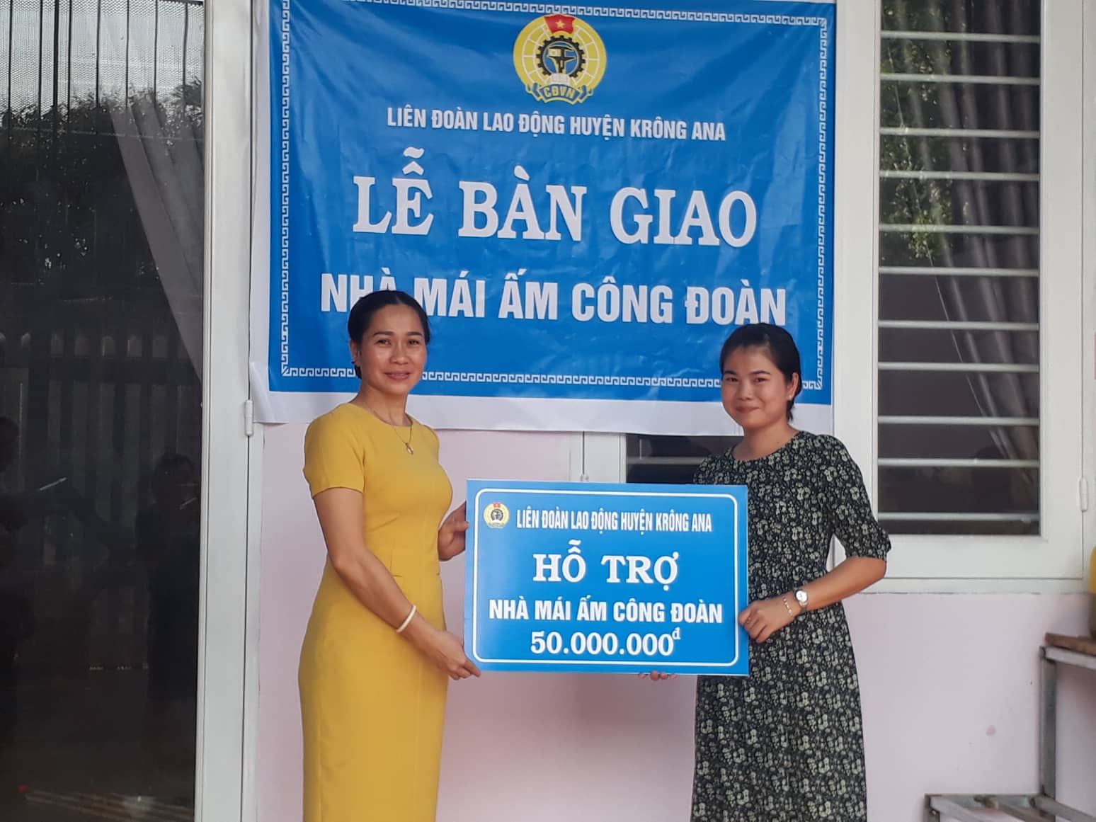 Lễ bàn giao nhà Mái ấm công đoàn