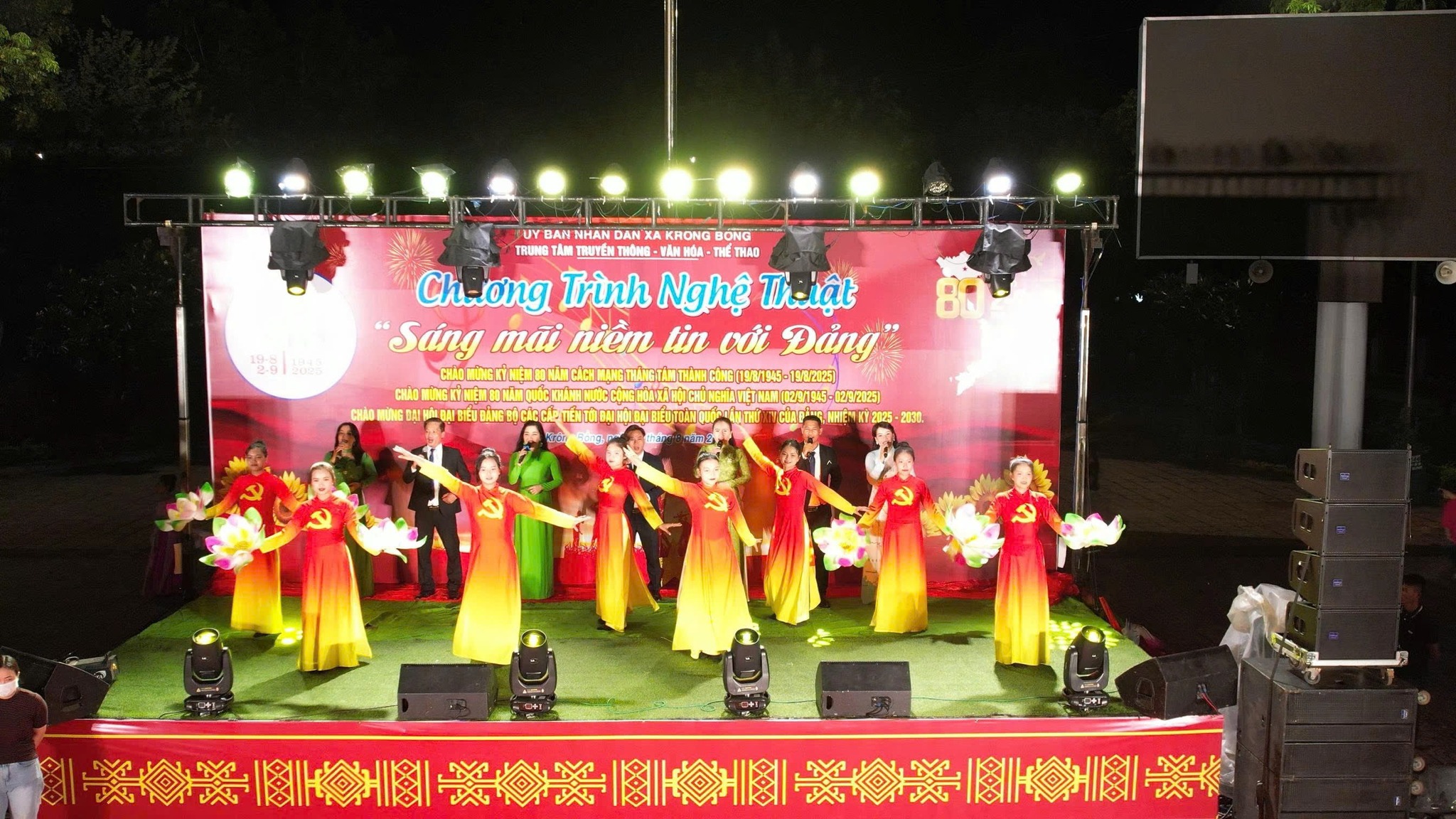 ĐẶC SẮC CHƯƠNG TRÌNH NGHỆ THUẬT  “SÁNG MÃI NIỀM TIN VỚI ĐẢNG”