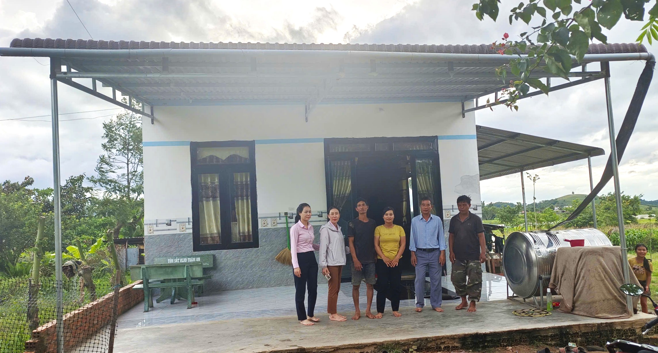 NHCSXH KRÔNG BÔNG TIẾP SỨC ĐỒNG BÀO DÂN TỘC THIỂU SỐ VƯƠN LÊN THOÁT NGHÈO