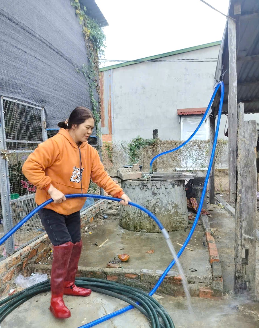 NGÂN HÀNG CSXH KRÔNG BÔNG GIẢI NGÂN 33,6 TỶ ĐỒNG CHO NGƯỜI DÂN XÂY DỰNG CÔNG TRÌNH NƯỚC SẠCH, VỆ SINH MÔI TRƯỜNG
