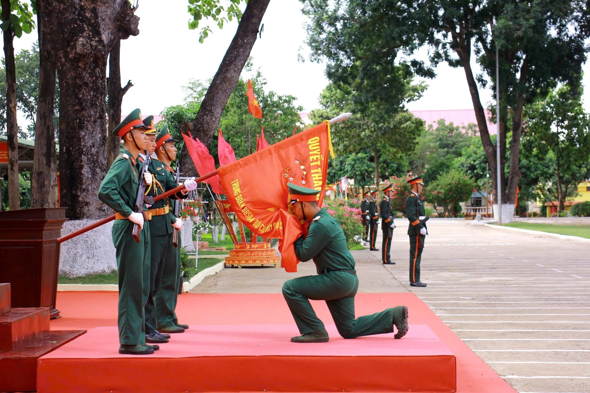 LÃNH ĐẠO XÃ KRÔNG BÔNG VINH DỰ THAM GIA ĐOÀN CHỦ TỊCH TẠI LỄ TUYÊN THỆ CHIẾN SĨ MỚI NĂM 2026